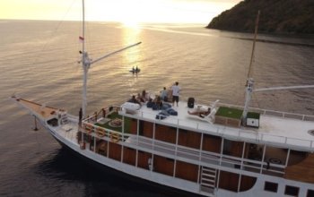  Komodo Boat Adventure 